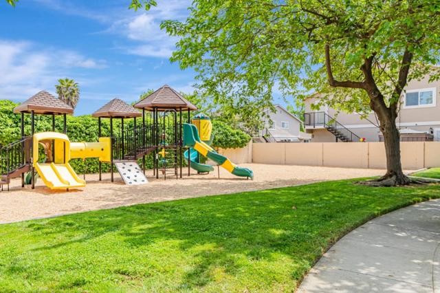 295 Rio Verde Place, Milpitas CA: https://media.crmls.org/mediaz/36f9cde3-291d-402c-94b2-1eebe945a487.jpg