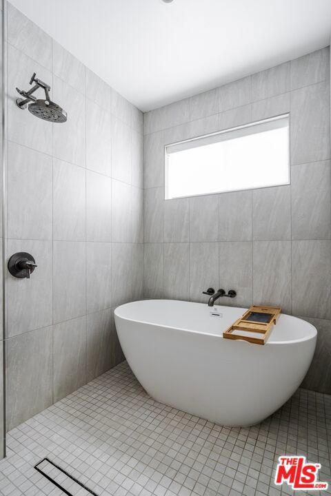 4912 S Centinela Avenue, Los Angeles CA: https://media.crmls.org/mediaz/36f9dae8-6b9c-42e8-9a1e-29e881f1eda0.jpg