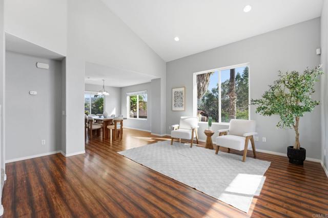 Detail Gallery Image 5 of 55 For 209 Journeys End, Vista,  CA 92083 - 4 Beds | 2/1 Baths