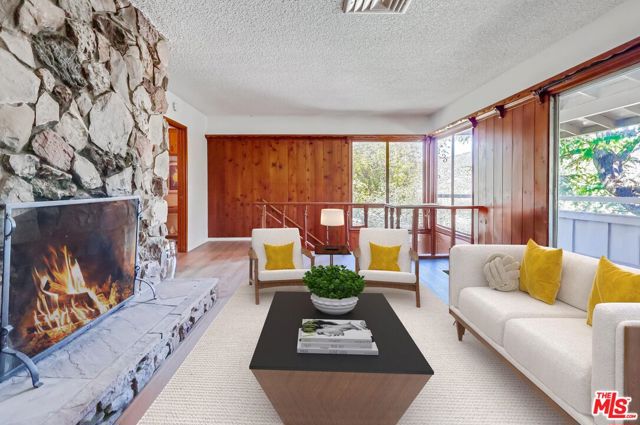 7951 Glenties Lane, Sunland CA: https://media.crmls.org/mediaz/36fa419c-779f-4307-94da-fa4b96a6dfc3.jpg