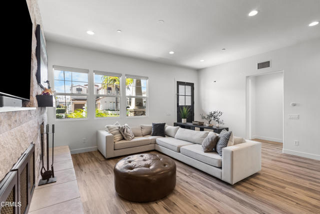 Detail Gallery Image 7 of 57 For 4173 Caribbean St, Oxnard,  CA 93035 - 4 Beds | 3 Baths