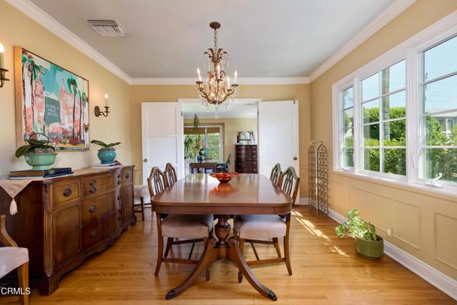 807 N Doheney Drive, Beverly Hills CA: https://media.crmls.org/mediaz/36fae512-32f6-4316-82d5-56dfed5e0b09.jpg