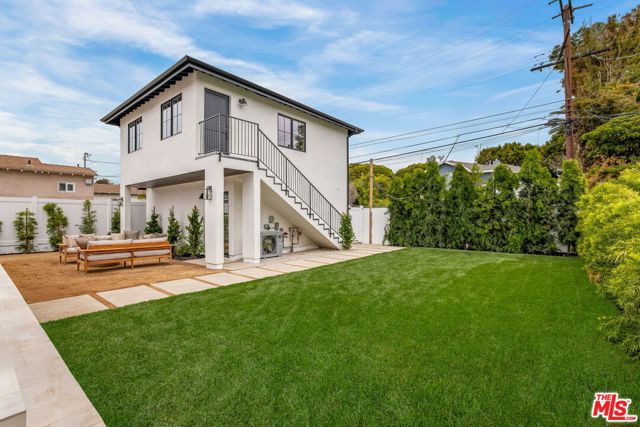 2455 23rd Street, Santa Monica CA: https://media.crmls.org/mediaz/36fb9761-ee85-46a2-b8fe-dc9c05581bb7.jpg