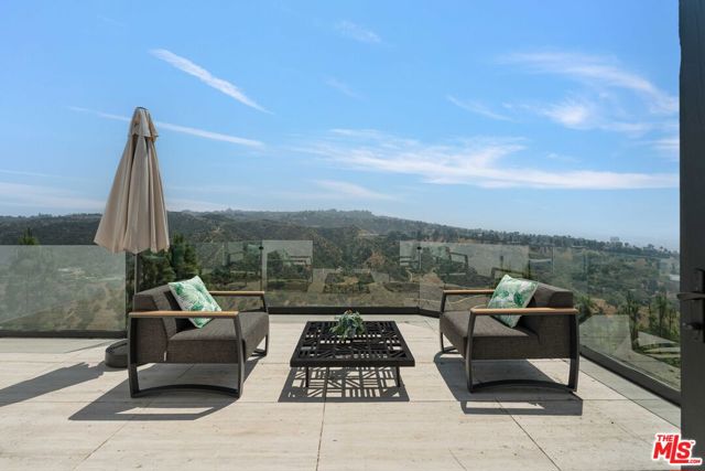 1648 Summitridge, Beverly Hills CA: https://media.crmls.org/mediaz/36fb985e-f3a6-443a-a475-3a71b94d4a4e.jpg