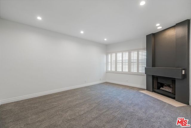 11636 Montana Avenue, Los Angeles CA: https://media.crmls.org/mediaz/36fba3ed-9b18-49f2-9733-274bbcdf45c8.jpg