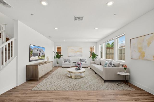 6640 Silverleaf Court, Tracy CA: https://media.crmls.org/mediaz/36fd2a47-5536-42fb-b618-d4b5947b2eca.jpg