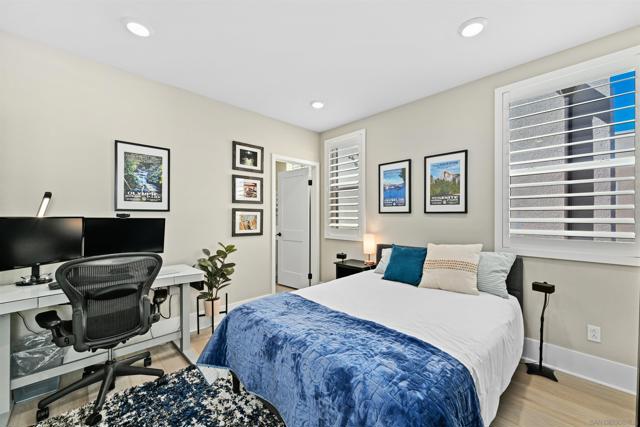 3955 Shasta St, San Diego CA: https://media.crmls.org/mediaz/36fd4e7e-b1ee-42c0-9618-6e540bb5e2be.jpg