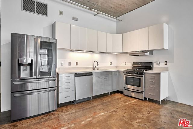 1855 Industrial Street, Los Angeles CA: https://media.crmls.org/mediaz/36fe4e57-6859-4aa0-bd3b-d4792bdda29d.jpg