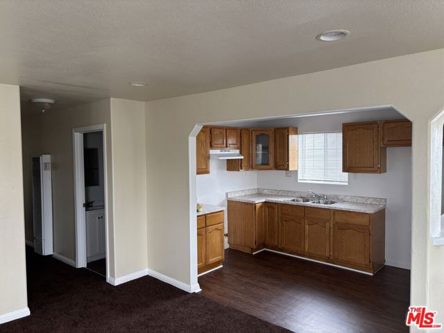 242 W 60th Street, Los Angeles CA: https://media.crmls.org/mediaz/36fe9a6c-2e86-4339-b38d-3e63309e0562.jpg