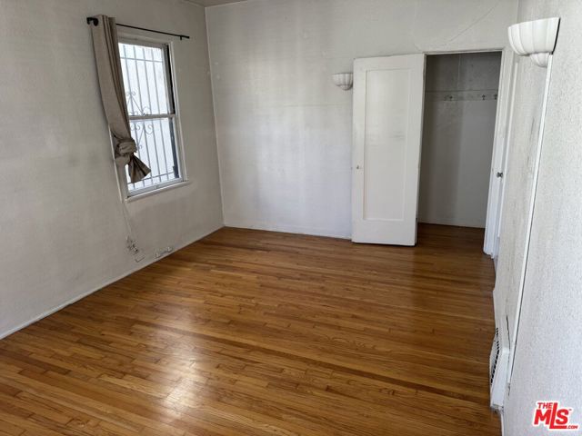 1531 Silver Lake Boulevard, Los Angeles CA: https://media.crmls.org/mediaz/36fec864-c0f5-490b-8ec9-c51da49ea50d.jpg