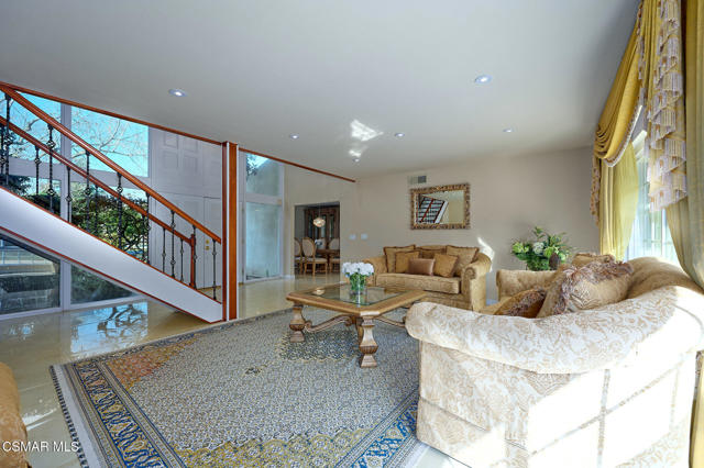 1568 Aspenwall Road, Westlake Village CA: https://media.crmls.org/mediaz/36ff2ccb-5326-4ed5-bc64-3448b397121a.jpg