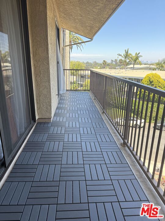 3231 Cheviot Vista Place, Los Angeles CA: https://media.crmls.org/mediaz/36ff49bf-cac1-4ac4-bdbb-90aaab02d26f.jpg