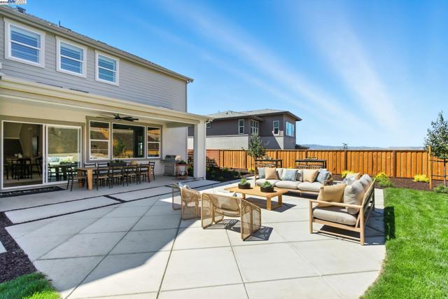 1691 S Wren Street, Dublin CA: https://media.crmls.org/mediaz/36ff6562-08ff-4588-bb0b-e185dc5a8313.jpg
