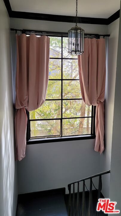 https://media.crmls.org/mediaz/36ff8441-ee10-47ef-8fe4-64760f0ee8fb.jpg?preset=X-Large