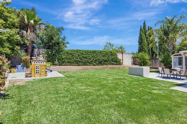 4243 Nerissa Cir, Fremont CA: https://media.crmls.org/mediaz/36ff8f75-c2f6-46c3-acfa-78df806151b7.jpg