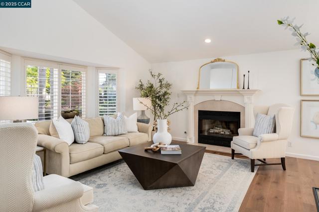 46 Saint Mark Ct, Danville CA: https://media.crmls.org/mediaz/36ffd1b4-1ca4-4466-8f79-bc7095e1766b.jpg