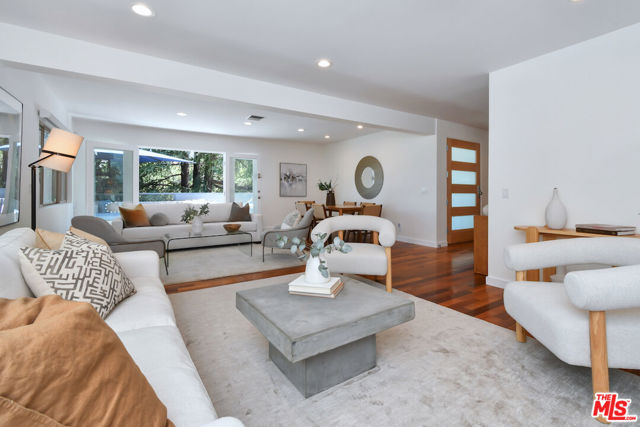3471 Woodcliff Road, Sherman Oaks CA: https://media.crmls.org/mediaz/36ffd3a9-89f0-420c-9ac2-4ddc107e2830.jpg