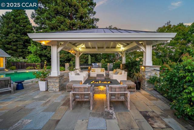 33 Los Arabis Circle, Lafayette CA: https://media.crmls.org/mediaz/36ffd89b-88d0-4586-8148-a637b35e9da0.jpg