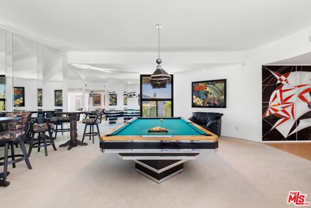 16894 Encino Hills Drive, Encino CA: https://media.crmls.org/mediaz/37005761-7245-4efe-8426-bc8477760a56.jpg
