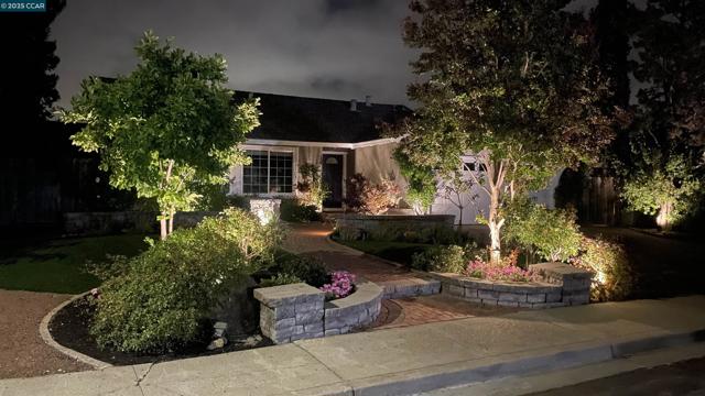 16 Belfast Pl, San Ramon CA: https://media.crmls.org/mediaz/370082f8-a67b-4b09-a9ea-f6e96f4949c3.jpg