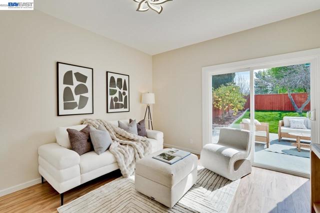 Image 21 of 58 For 4691 Rousillon Ave