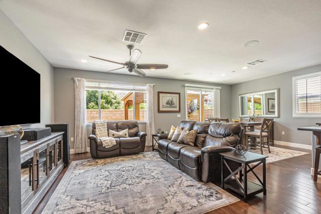 1798 Rosemary Drive, Gilroy CA: https://media.crmls.org/mediaz/37012aed-4f48-4ce3-875c-d28879e7527a.jpg