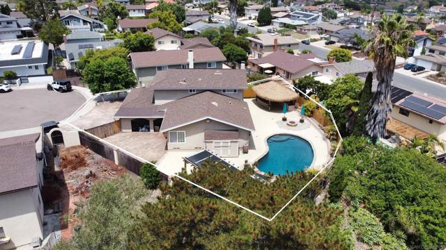 5865 Snowbond Ct, San Diego CA: https://media.crmls.org/mediaz/3701a7cb-ba2d-4951-afec-6b90aa64f97e.jpg
