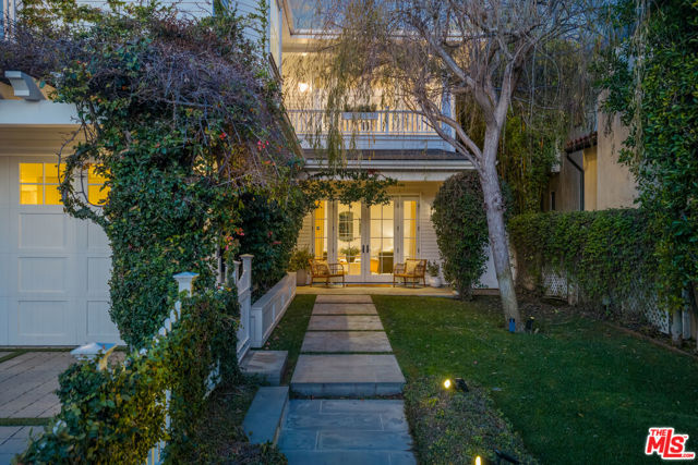 2248 Kelton Avenue, Los Angeles CA: https://media.crmls.org/mediaz/3701c979-2a1d-482f-96a1-aa02b985c3ba.jpg