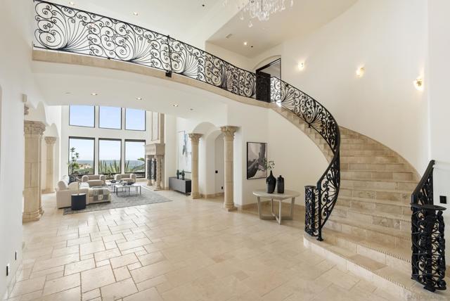 18233 Via Ambiente, Rancho Santa Fe CA: https://media.crmls.org/mediaz/37020b10-304b-453b-ad98-15042883fef1.jpg