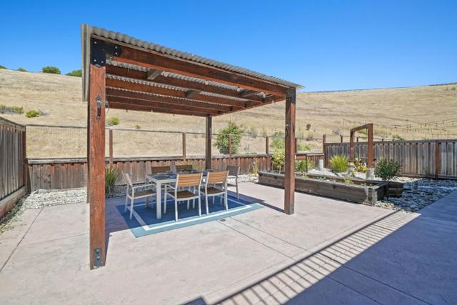 29732 Cantera Drive, Hayward CA: https://media.crmls.org/mediaz/37025980-72e5-4e80-873c-72351b04540d.jpg