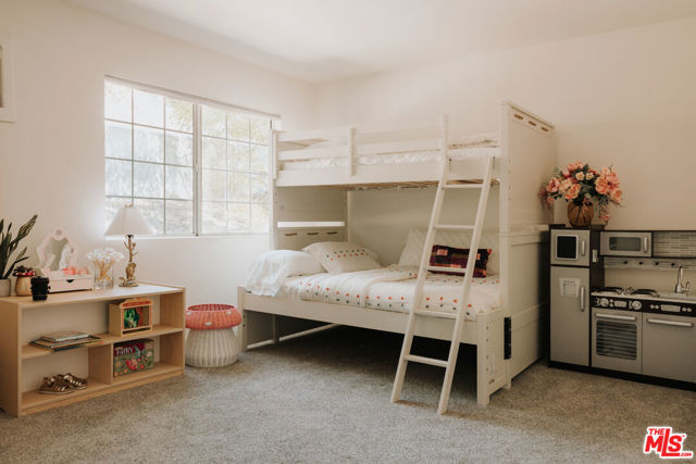 28333 Foothill Drive, Agoura Hills CA: https://media.crmls.org/mediaz/37028c36-a5eb-49b8-985f-64659c1ad86c.jpg