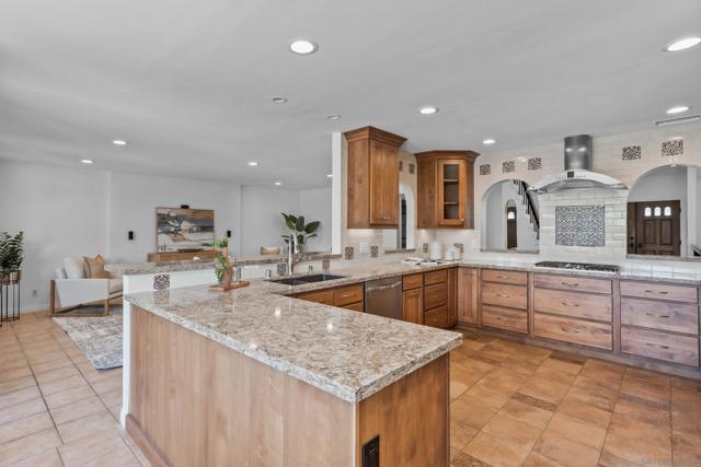 3943 Catamarca Dr, San Diego CA: https://media.crmls.org/mediaz/37029c3b-d1bd-4a9a-9e82-9dadc1555bf5.jpg