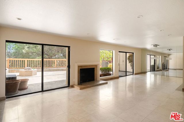 2748 Bottlebrush Drive, Los Angeles CA: https://media.crmls.org/mediaz/3702a7f1-b7c0-4ab1-a688-aa88dff785f2.jpg
