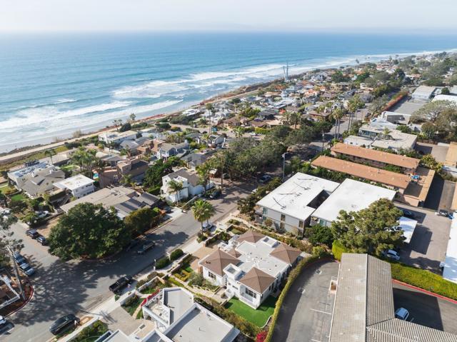 Detail Gallery Image 35 of 36 For 611 Stratford Ct, Del Mar,  CA 92014 - 2 Beds | 3/1 Baths