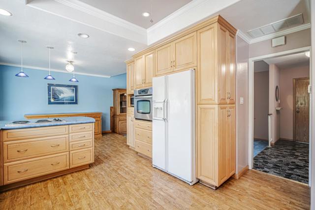 40204 Hacienda Court, Fremont CA: https://media.crmls.org/mediaz/3703077e-7bf2-40cd-b99c-1859e56ea399.jpg