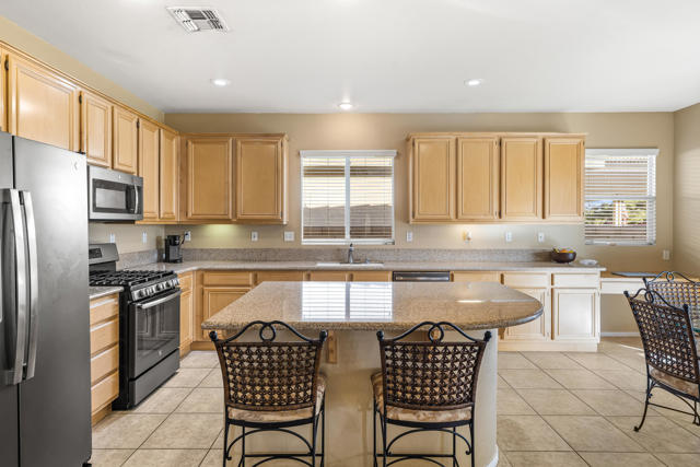 Image 13 of 58 For 82491 Grant Drive