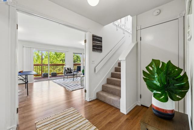3014 BROADMOOR VIEW, Oakland CA: https://media.crmls.org/mediaz/3703314a-ded1-4bed-917e-adf2b68274fe.jpg