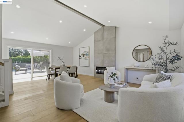 Image 13 of 39 For 7574 Birkdale Dr