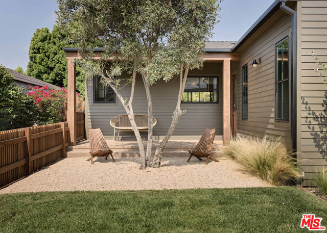 7907 Croydon Avenue, Los Angeles CA: https://media.crmls.org/mediaz/370419b1-5eae-4c44-b8af-707106407072.jpg