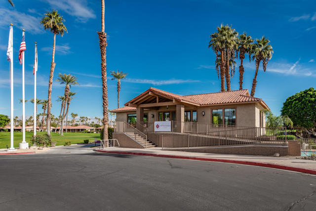84 La Ronda Drive, Rancho Mirage CA: https://media.crmls.org/mediaz/37047e08-5d1e-42ac-a9af-1edcedf67efe.jpg