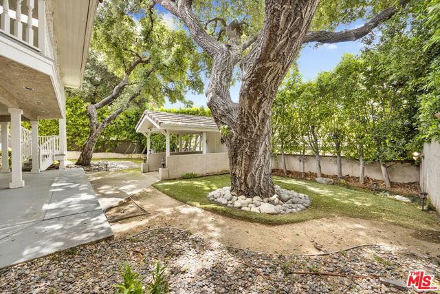 2200 Shenandoah Lane, Glendora CA: https://media.crmls.org/mediaz/37049c4b-cd3d-4c44-8f2f-fb6f4cd1c567.jpg