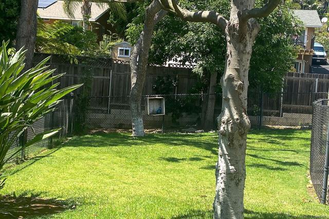Detail Gallery Image 3 of 7 For 137 Beaumont Dr, Vista,  CA 92084 - 4 Beds | 2/1 Baths