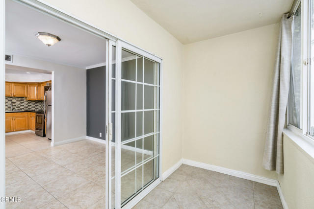 Detail Gallery Image 14 of 35 For 14335 Huston St #101,  Sherman Oaks,  CA 91423 - 2 Beds | 2/1 Baths