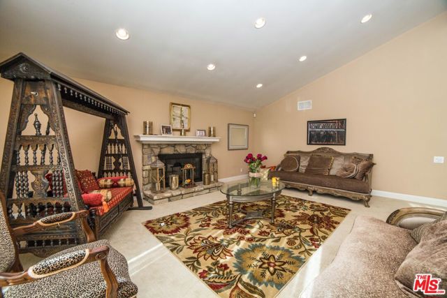 29303 Stadia Hill Lane, Rancho Palos Verdes CA: https://media.crmls.org/mediaz/3705875e-62e3-43be-81a6-f4f7a8c00d35.jpg