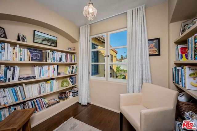 500 N Las Palmas Avenue, Los Angeles CA: https://media.crmls.org/mediaz/37059600-403c-43d0-80c5-ba8db293d69d.jpg