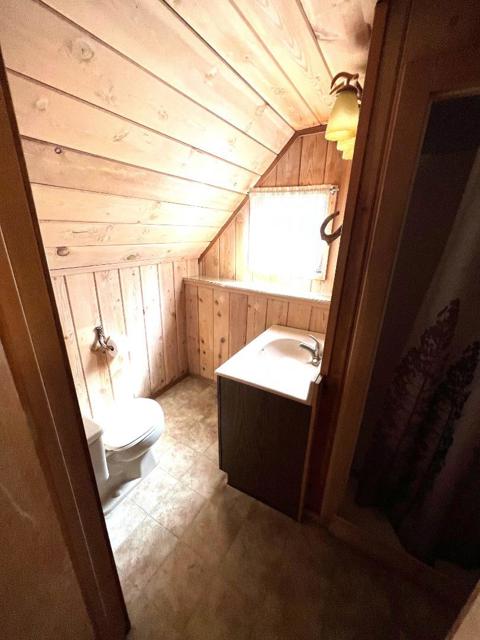 3679 Alder Avenue, South Lake Tahoe CA: https://media.crmls.org/mediaz/370598ea-1595-4f02-be90-069b73811910.jpg