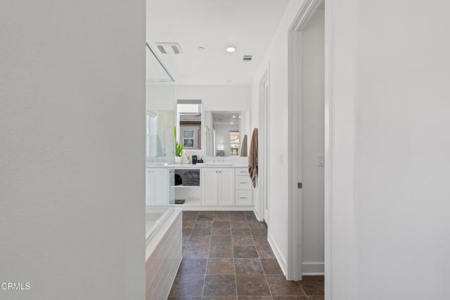 509 snowdrop Lane, Santa Paula CA: https://media.crmls.org/mediaz/3705bf1b-ba8a-4e62-bb9a-c39205037444.jpg