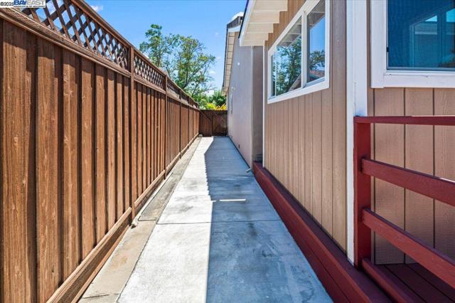 4309 BORA BORA AVE, Fremont CA: https://media.crmls.org/mediaz/37067653-e8fa-4945-a607-133cf1f104da.jpg