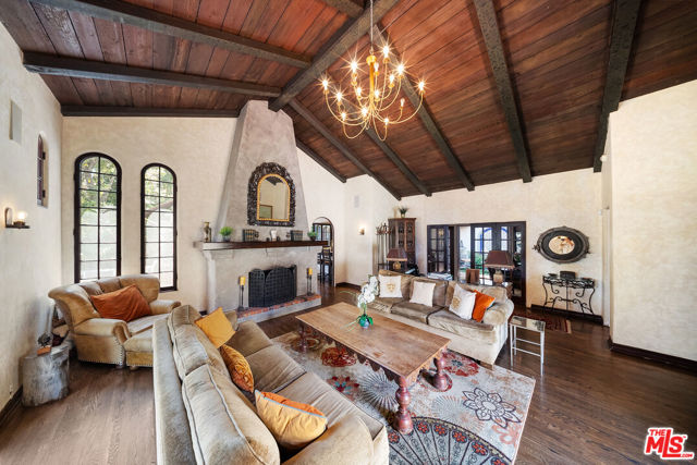 6615 Emmet Terrace, Los Angeles CA: https://media.crmls.org/mediaz/37067a36-04c6-4a3f-8726-bf63316f6ddd.jpg