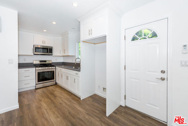 4503 Vesper, Sherman Oaks CA: https://media.crmls.org/mediaz/370731e6-b160-441e-8153-c3ad0ff9f383.jpg